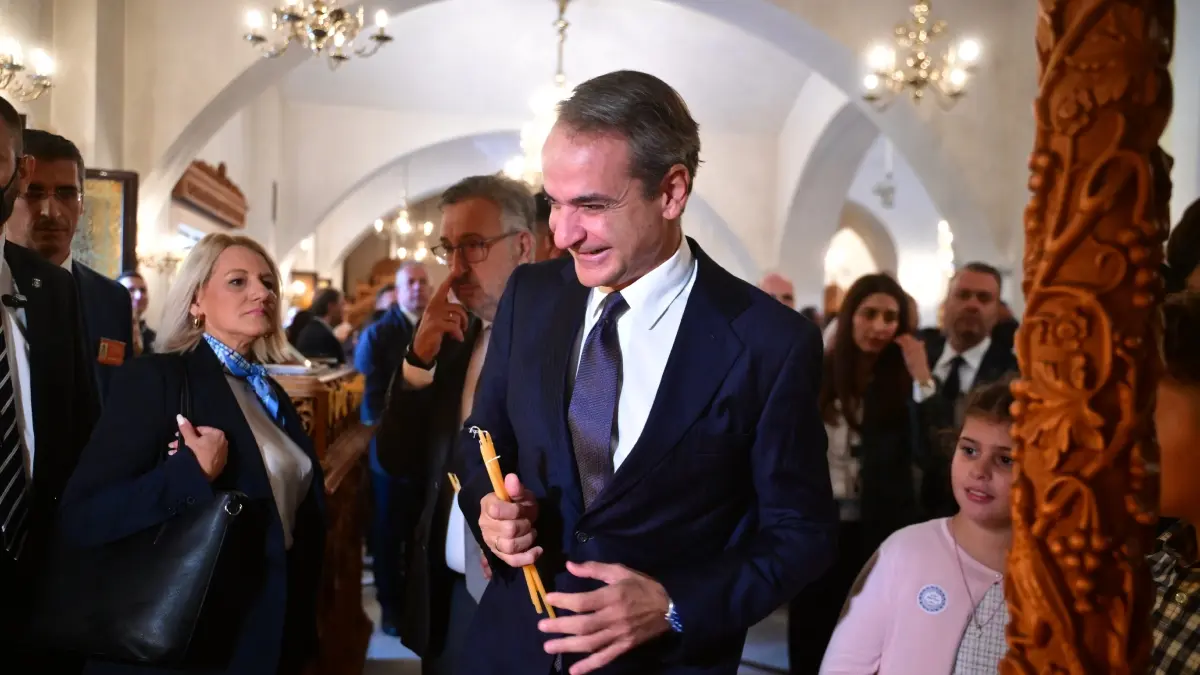 Στον Άγιο Δημήτριο ο Μητσοτάκης – Παρακολούθησε τη Θεία Λειτουργία