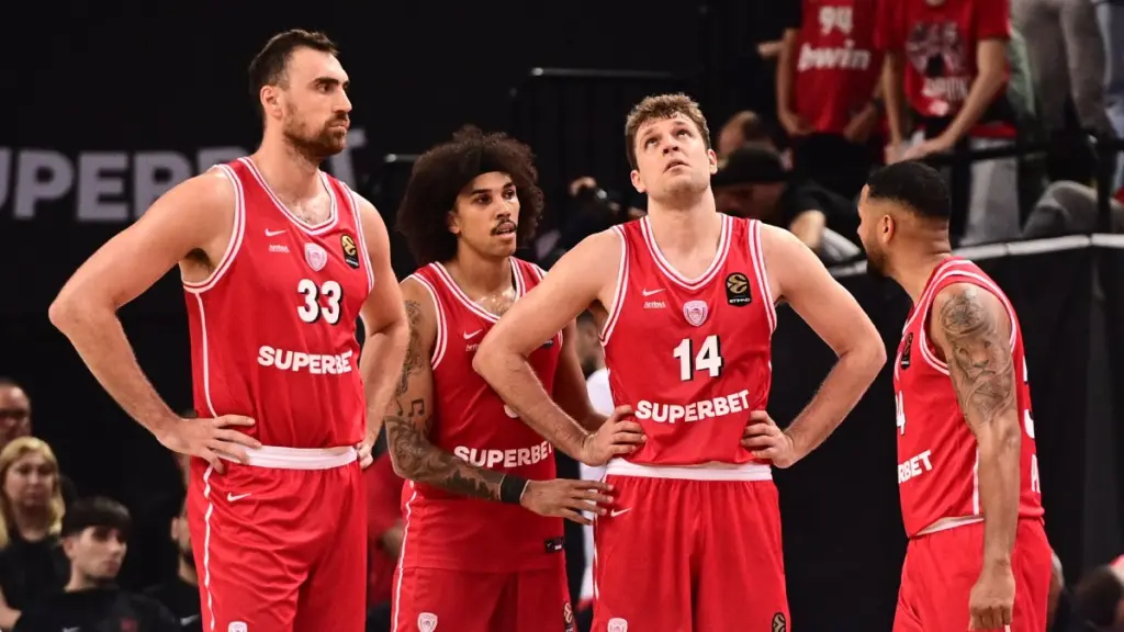 Ολυμπιακός – Φενέρμπαχτσε 61-64: Από το +16 στην ήττα – Λύγισε στο φινάλε με άστοχο τρίποντο του Βεζένκοφ