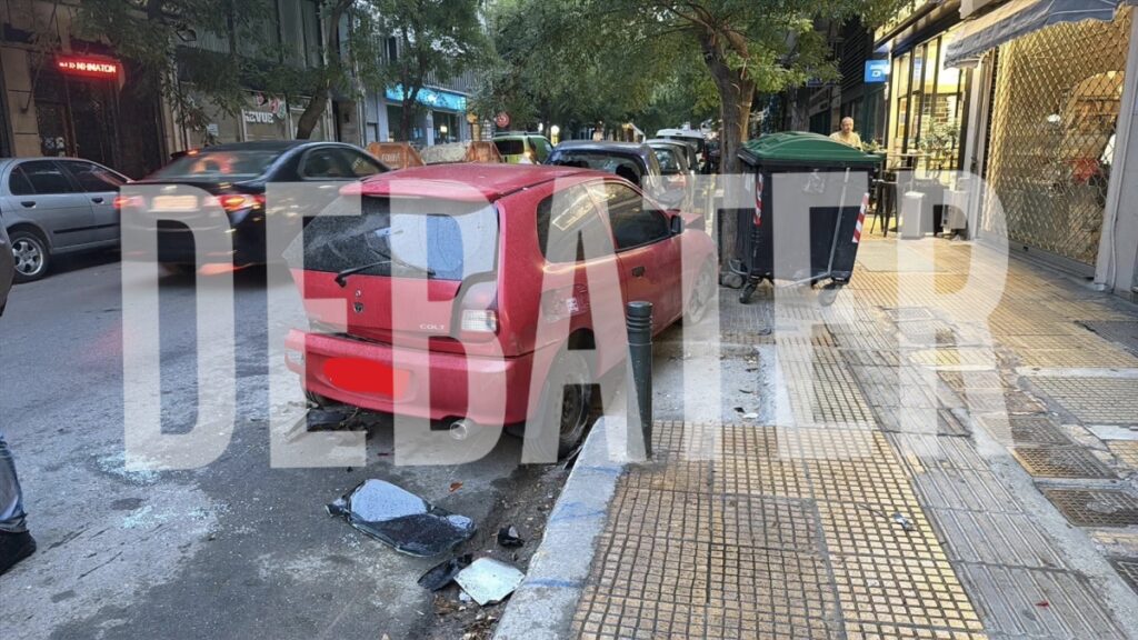 Παγκράτι: Νεκρός 35χρονος σε θανατηφόρο τροχαίο – Η μηχανή του συγκρούστηκε με ΙΧ κι έπεσε σε σταθμευμένα οχήματα