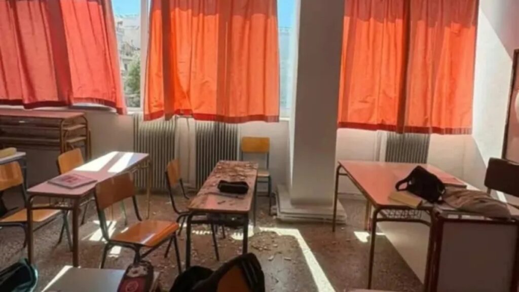 Πάτρα: Έπεσε τμήμα οροφής σε αίθουσα Λυκείου κατά τη διάρκεια μαθήματος
