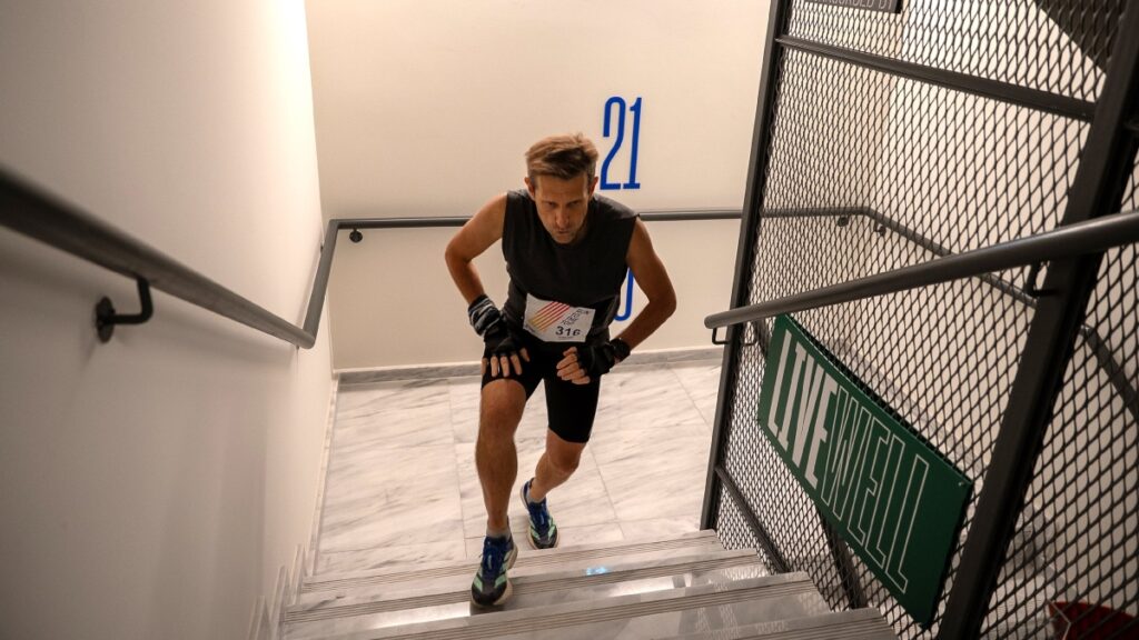 3ο PIRAEUS TOWER RUN TO THE TOP: Ανεβαίνοντας στην κορυφή του Πύργου Πειραιά