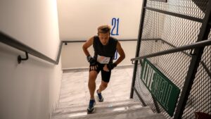 3ο PIRAEUS TOWER RUN TO THE TOP: Ανεβαίνοντας στην κορυφή του Πύργου Πειραιά