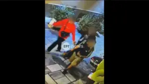 Έκρηξη στην Πλάκα: Βίντεο δείχνει τους τρεις κλέφτες να φεύγουν με κομμάτι χαλκού