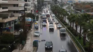 Μποτιλιάρισμα στην Ποσειδώνος λόγω συσσώρευσης υδάτων