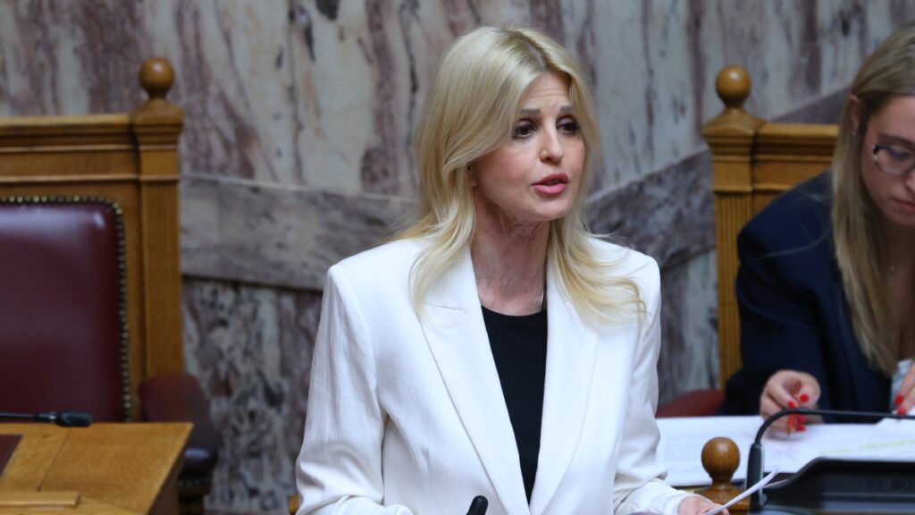 Δύσκολες στιγμές για την Έλενα Ράπτη – Έφυγε από τη ζωή ο πατέρας της σε ηλικία 80 ετών
