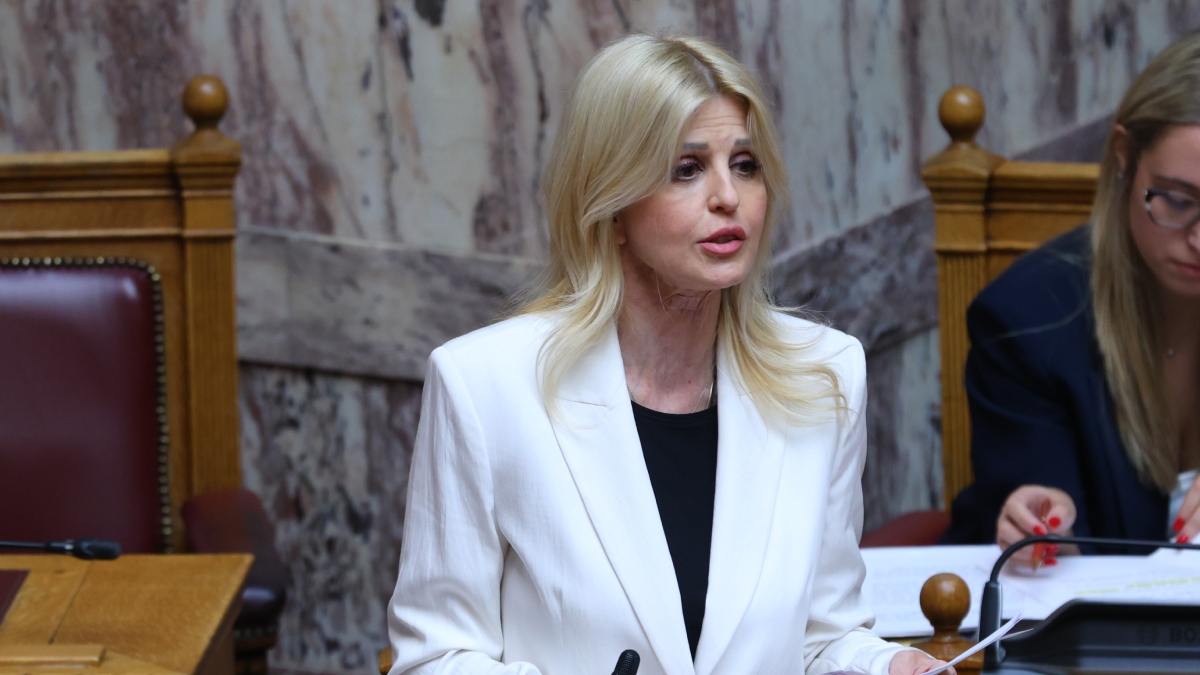 Δύσκολες στιγμές για την Έλενα Ράπτη – Έφυγε από τη ζωή ο πατέρας της σε ηλικία 80 ετών