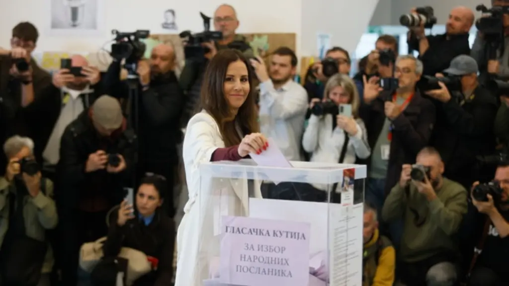 Σερβία – Εκλογές: Συμμετοχή ρεκόρ με 41,1% έως τις 13:00 – Καταγγελίες για παρατυπίες