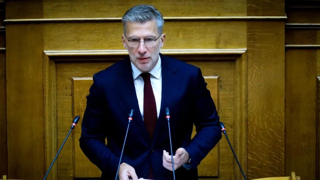 Κόντρα Σκέρτσου – αντιπολίτευσης για τον “κόφτη” στα social media για τα παιδιά: “Μην παίζετε το παιχνίδι των ψηφιακών πλατφορμών”