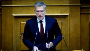 Κόντρα Σκέρτσου – αντιπολίτευσης για τον “κόφτη” στα social media για τα παιδιά: “Μην παίζετε το παιχνίδι των ψηφιακών πλατφορμών”