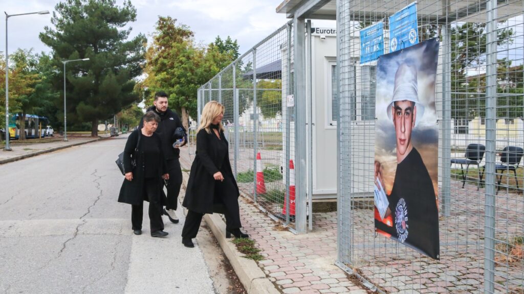Δίκη για τα Τέμπη: “Περιμένω από το δικαστήριο να σταθεί στο ύψος του – Νεκροθάφτης της υπόθεσης ο Μπακαΐμης” είπε ο Χρήστος Τηλκερίδης
