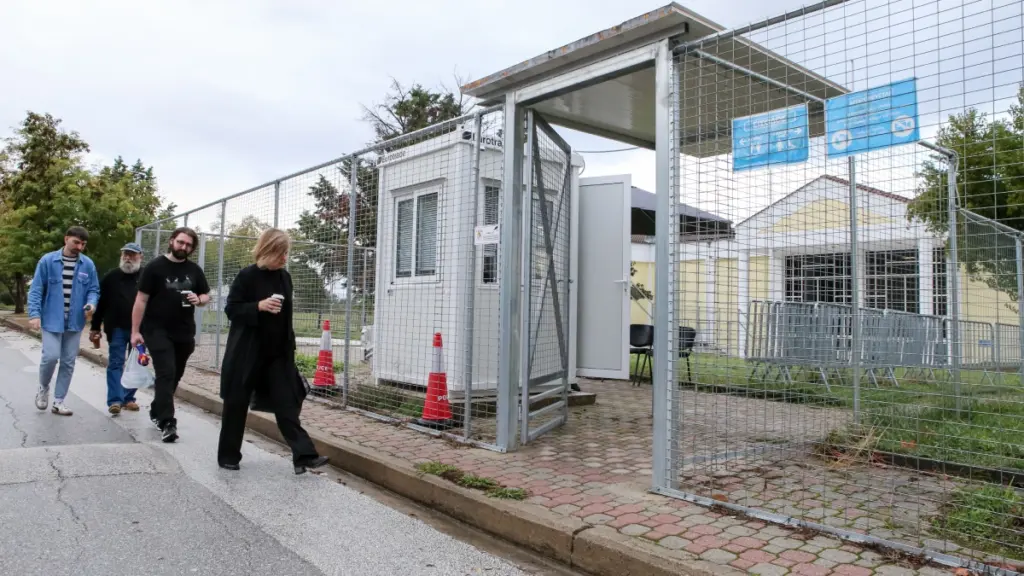 Δίκη για τα Τέμπη: Κατέθεσαν επιβάτες του δεύτερου βαγονιού – “Ήταν σαν να ήμουν νεκρή”