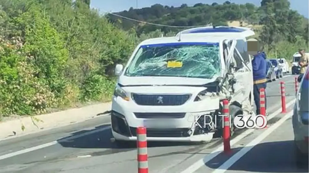 Σοβαρό τροχαίο στον ΒΟΑΚ στα Χανιά: Άνδρας ανασύρθηκε χωρίς τις αισθήσεις του – Οκτώ επιβαίνοντες