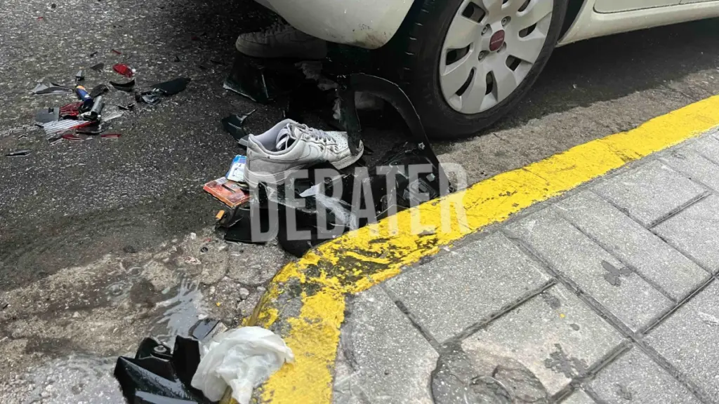 Θανατηφόρο τροχαίο στο Κερατσίνι – Νεκρός 29χρονος οδηγός μηχανής που έπεσε πάνω σε σταθμευμένα ΙΧ (φωτογραφίες)