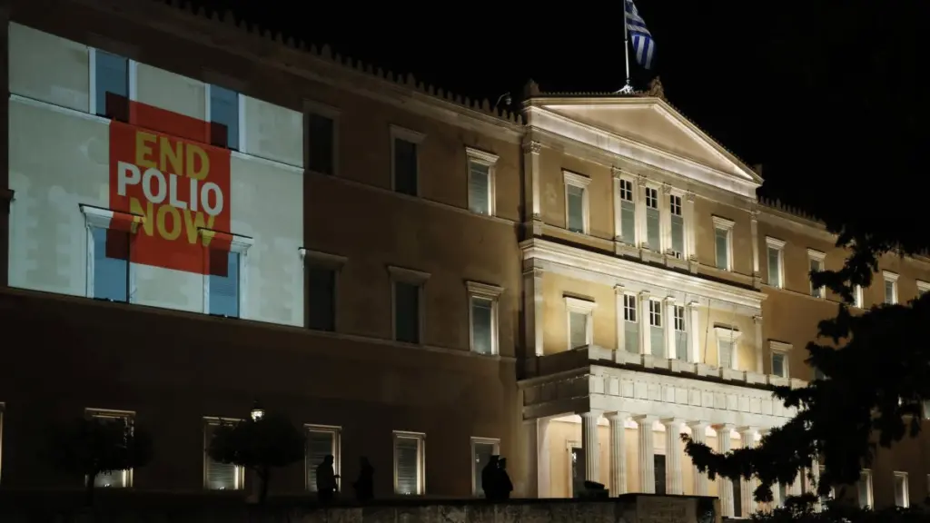 Η Βουλή φωταγωγείται για την Παγκόσμια Ημέρα κατά της Πολιομυελίτιδας