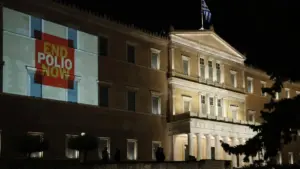 Η Βουλή φωταγωγείται για την Παγκόσμια Ημέρα κατά της Πολιομυελίτιδας
