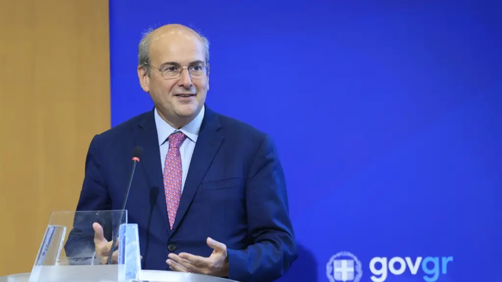 Χατζηδάκης: “Η κυβέρνηση απαντά με έργο σε όλα τα επίπεδα και διάλογο με κάθε κοινωνική ομάδα”