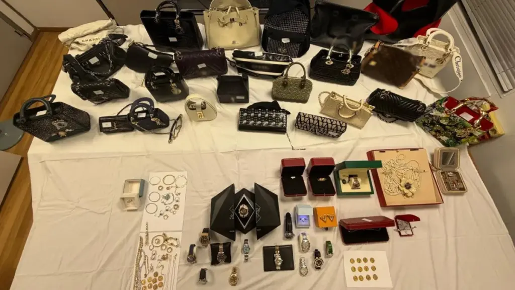 “Χωριάτικο”: Η χλιδάτη ζωή των μελών του κυκλώματος – Ρολόγια και κοσμήματα 500.000 ευρώ, πανάκριβες τσάντες και πολυτελή ΙΧ
